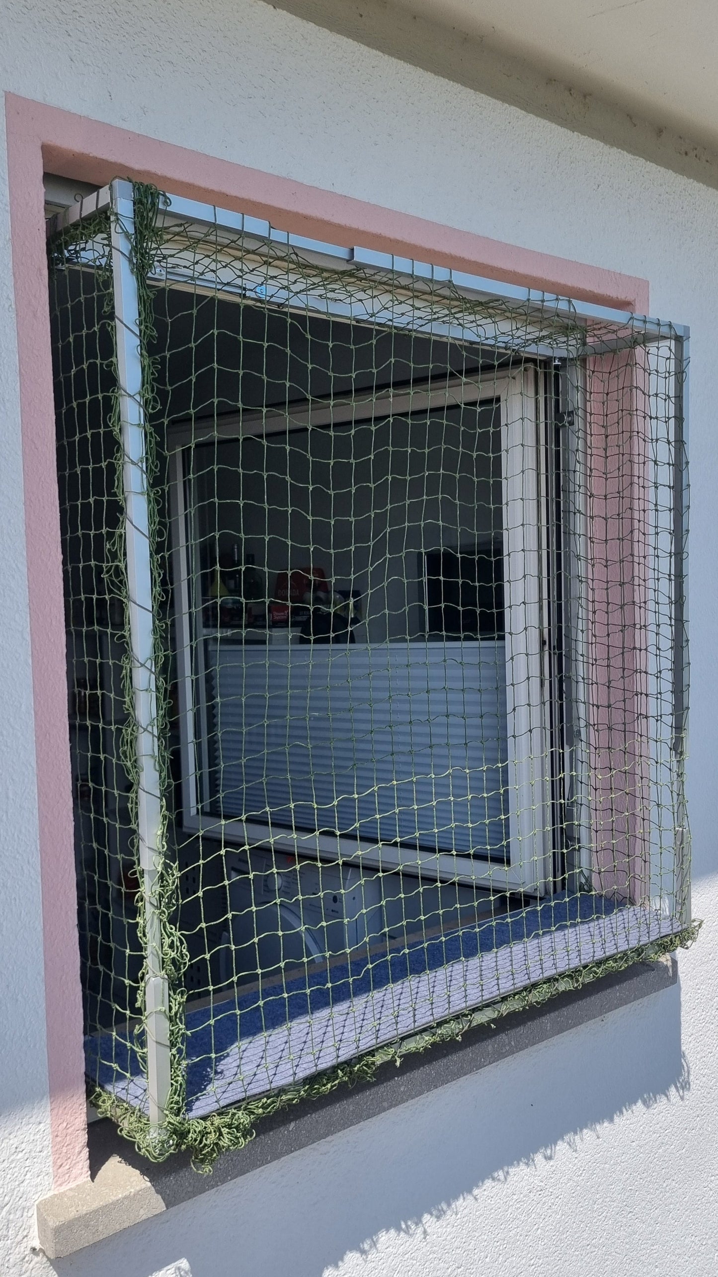 Größenverstellbarer Katzenbalkon für Fensteröffnungen