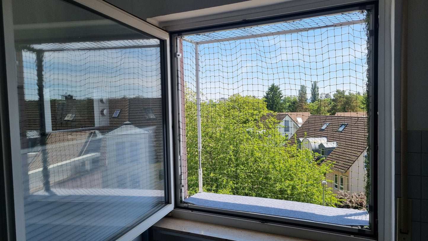 Verstellbarer Katzenbalkon für Fensteröffnungen