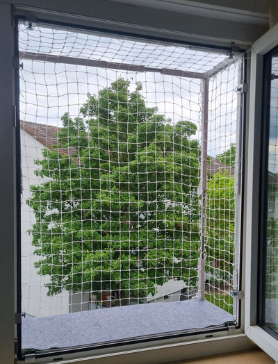 Größenverstellbarer Katzenbalkon für Fensteröffnungen